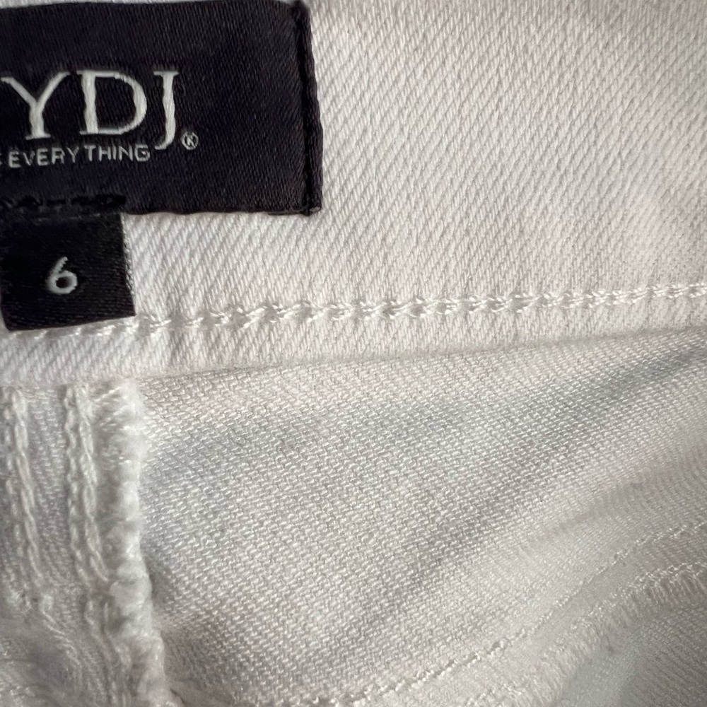NYDJ Scallop hem Ella shorts 6 PERFECT - Picture 3 of 9